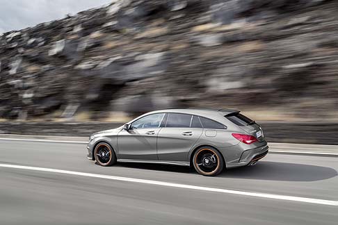 Mercedes-Benz - Tra le dotazioni dedicate alla sicurezza degli occupanti segnaliamo il COLLISION PREVENTION ASSIST PLUS, un sistema di assistenza alla guida che integra le funzioni del COLLISION PREVENTION ASSIST con una frenata autonoma.